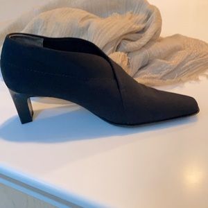 DESIGNER PAUL GREEN SOPHISTICATED BLACK CREPE SHOES.